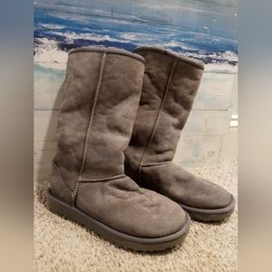 UGG 7 boots grey